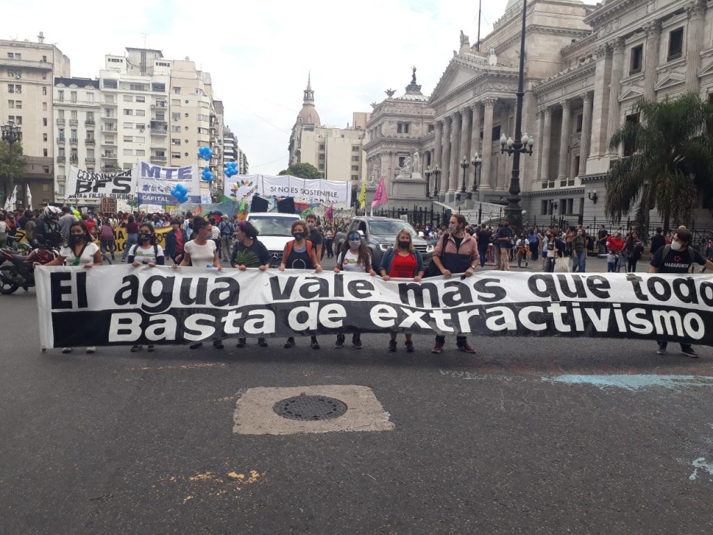basta de extraccion ilegal