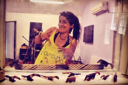 Berenice Teixeira Villalba percusion y coros Credito Hae Kuera Nande Kuera Maria Pia 1