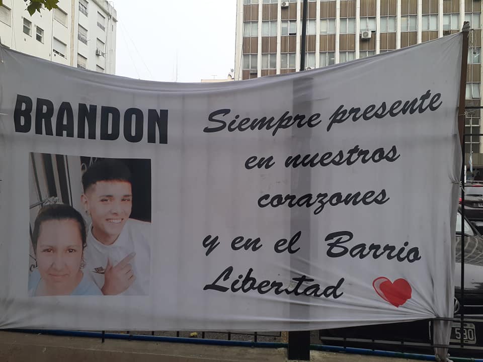 bandera brandon facebook colectivo contra el gatillo facil Romina Natalia