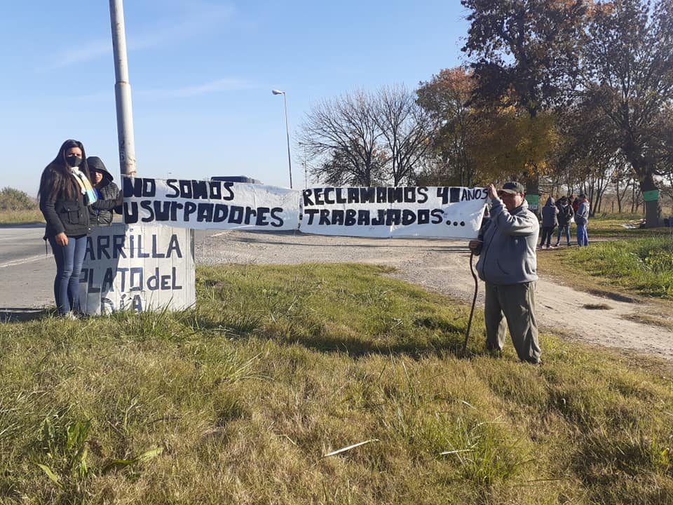 Manifestación para evitar el desalojo de varias familias en Marcos Paz 1 Manifestación contra el desalojo de familias en Marcos Paz.
