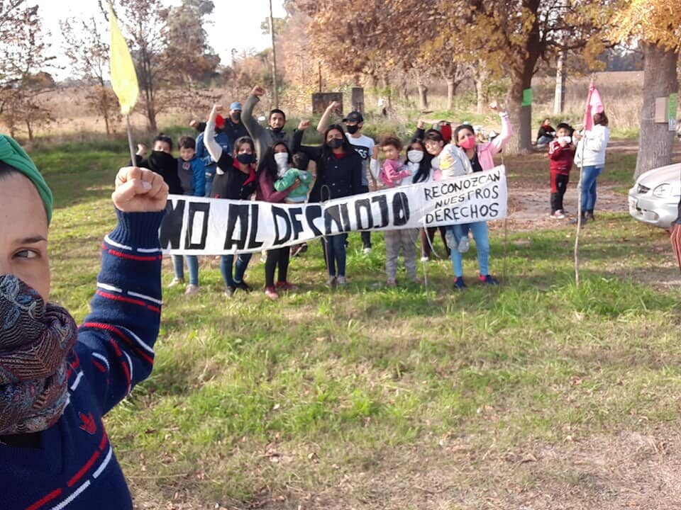Manifestación para evitar el desalojo de varias familias en Marcos Paz 3 DESALOJO MARCOS PAZ MANIFESTACION FOTO FACEBOOK DE SANDRA ROLDAN Periodismo Franco e1621381338177