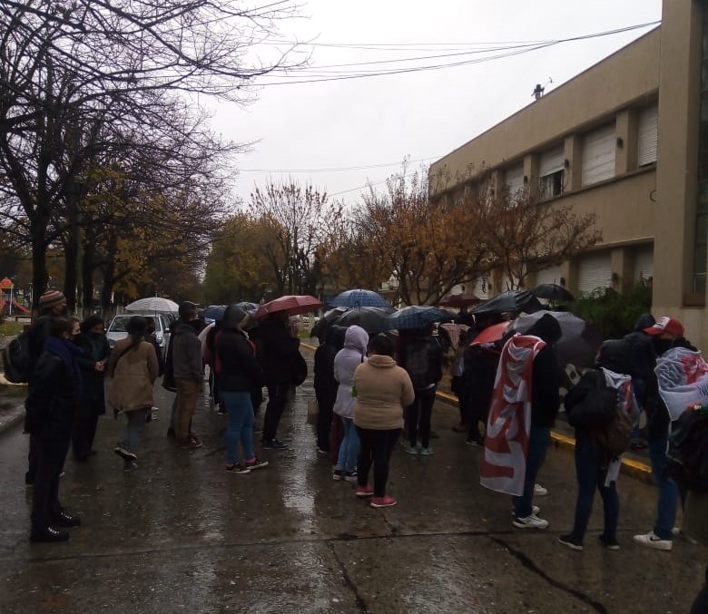 Manifestación frente a la municipalidad de Marcos Paz por un inminente desalojo 1 DESALOJO Manifestacion 2 Credito Asamble a de Vecinxs Autoconvoadxs Periodismo Franco