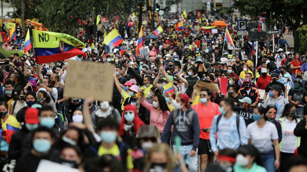 Foto 2 Masivas protestas en Colombia Fuente Fb de la Mision Silvia Raggio