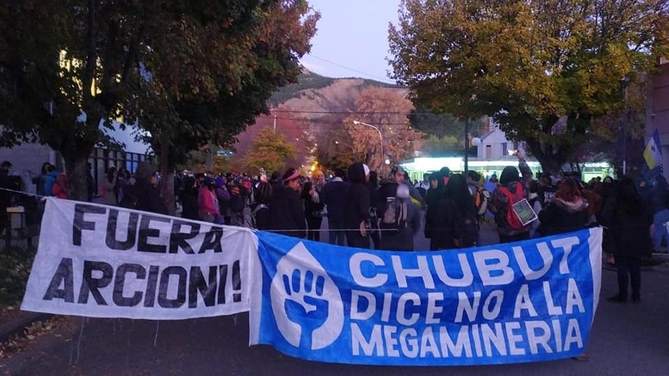 Fuera Arcioni Chubut dice no a la megamineria Foto Facebook Noalamina Esquel Maria Josefina Severino Maria Josefina Severino