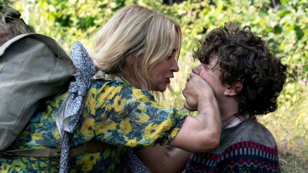 2. Emily Blunt y Noah Jupe en una escena de A Quiet Place Part II. credito Paramount Pictures Cristian Dominguez