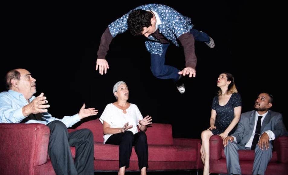 4. Desde 2009 El loco y la camisa ha realizado temporadas ininterrumpidas de funciones en Buenos Aires y el interior argentino. Credito AMIA Cultura Cristian Dominguez
