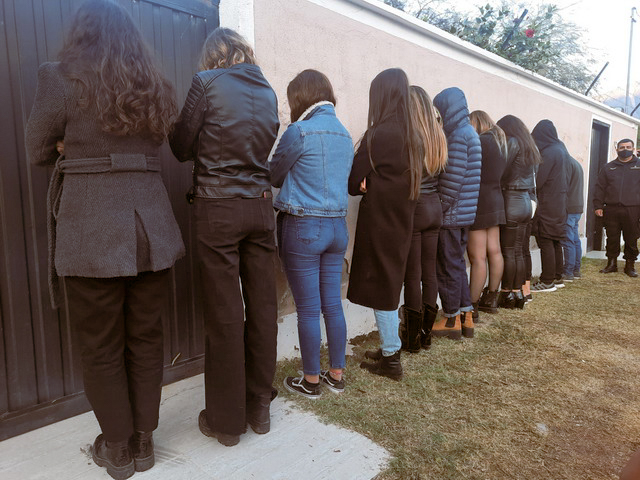 Chicas detenidas