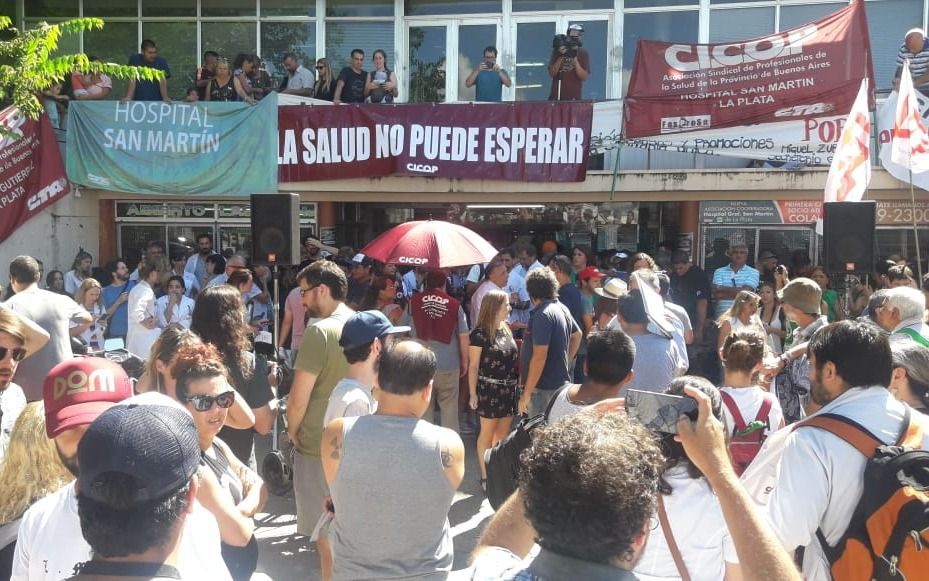 Violenta represión contra los trabajadores del Hospital Larcade 2 Diario El Dia de La Plata Fede Wajchman