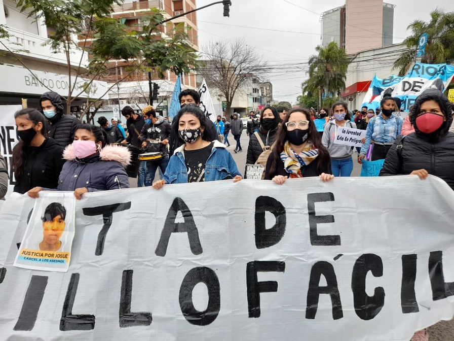 Jovenes de Pie reclamando por Josue Lagos