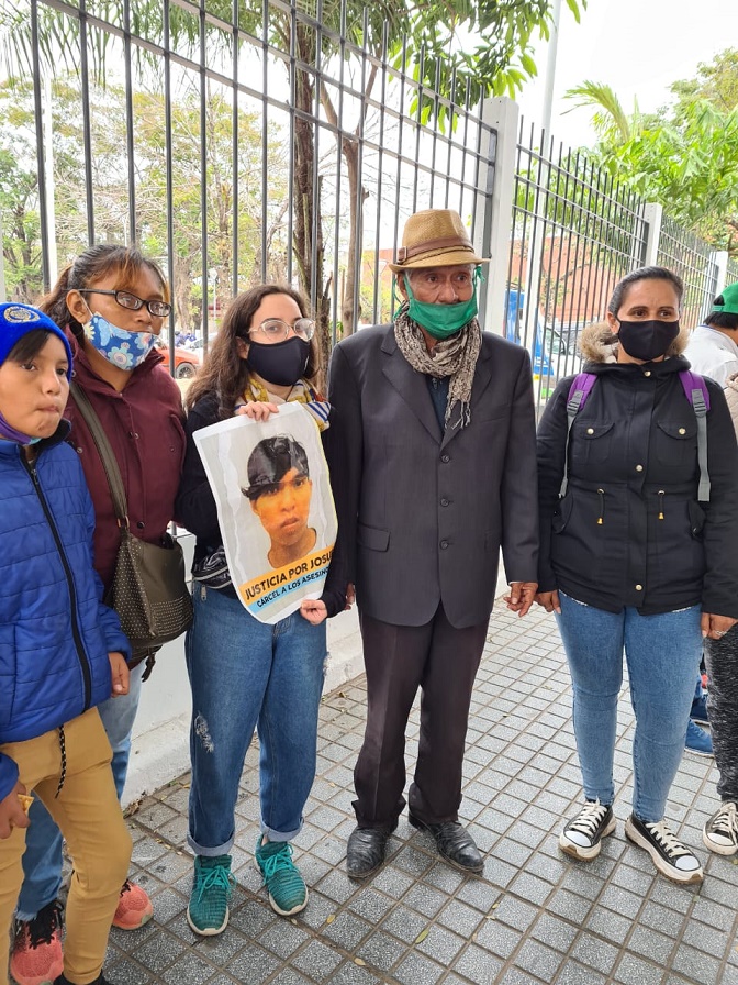 Familiares de Josue en la Gobernación de Chaco