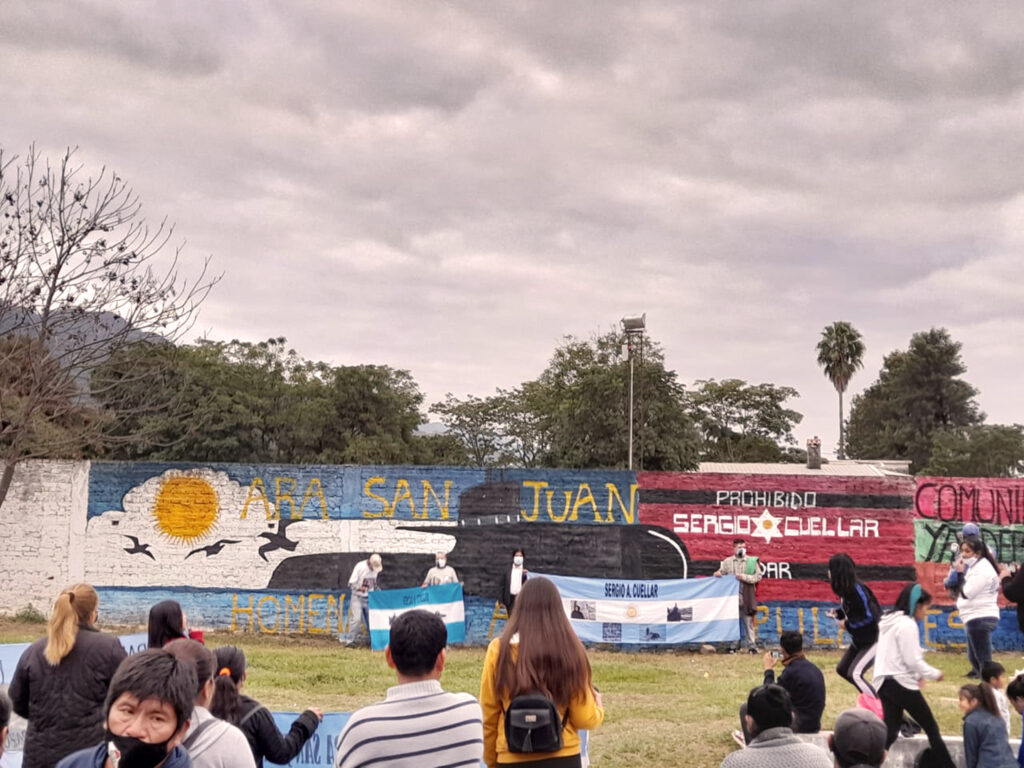 Mural en homenaje a les tripulantes del ARA San Juan.