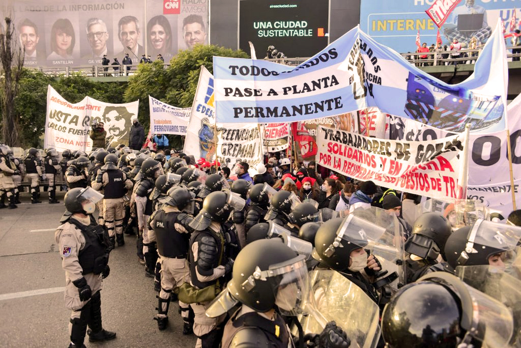 Represión en Puente Pueyrredón a trabajadores 1 represión puente Pueyrredon