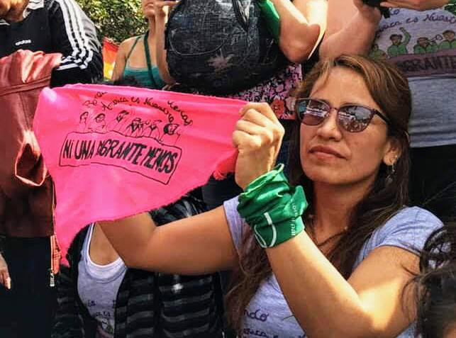 Jackelyn Gómez en una marcha de Ni Una Menos.