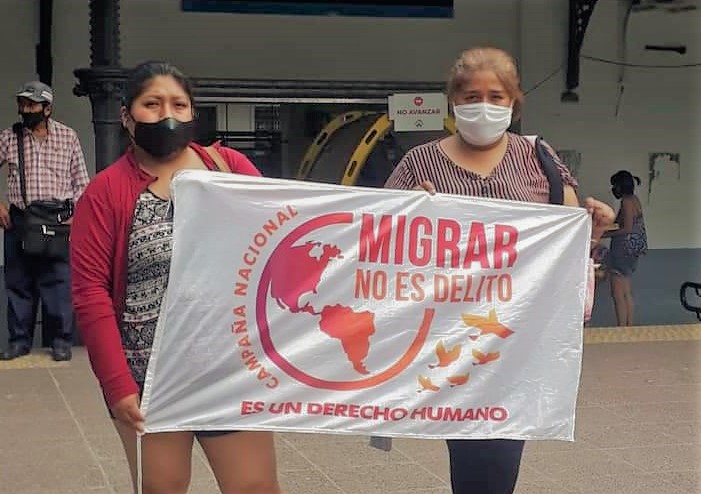 Integrantes de la Campaña Migrar No es un Delito en una moviización