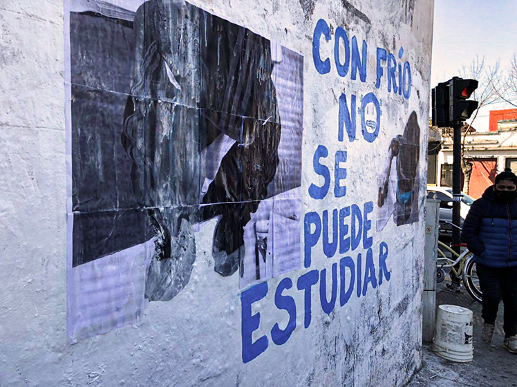 DOCEN 1 Mural Con frio no se puede estudiar Credito UTE CTERA Periodismo Franco