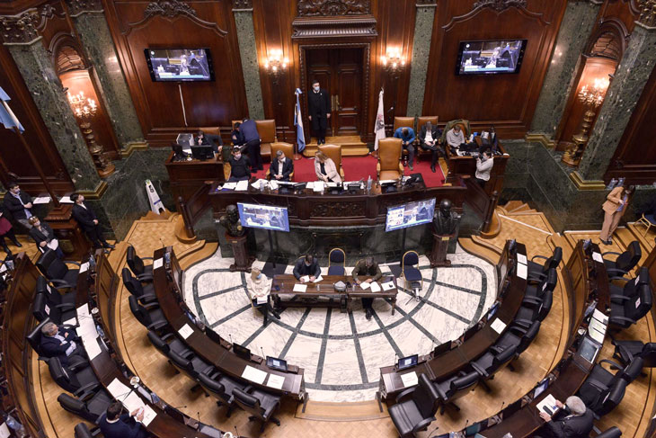 Sesión legislativa del 8 de julio en CABA. Créditos: Twitter de Daniel del Sol