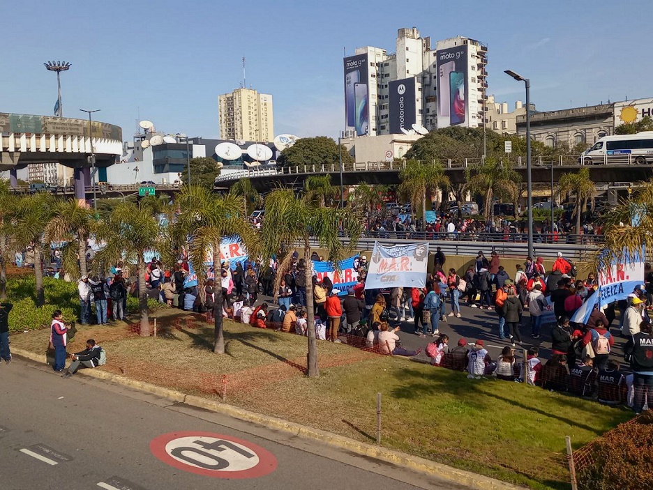 Movimientos Sociales marcharon contra el recorte al salario social 2 Facundo Garcia 1