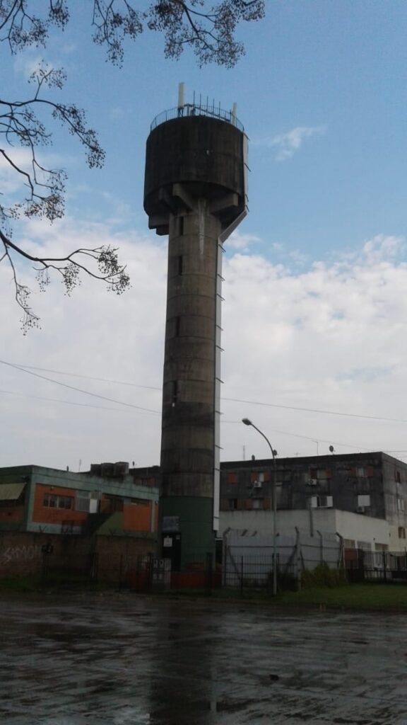 Foto 2 Antenas en el barrio Bueno de Berazategui Creditos Facebook Foro Rio de la Plata Gri Sel