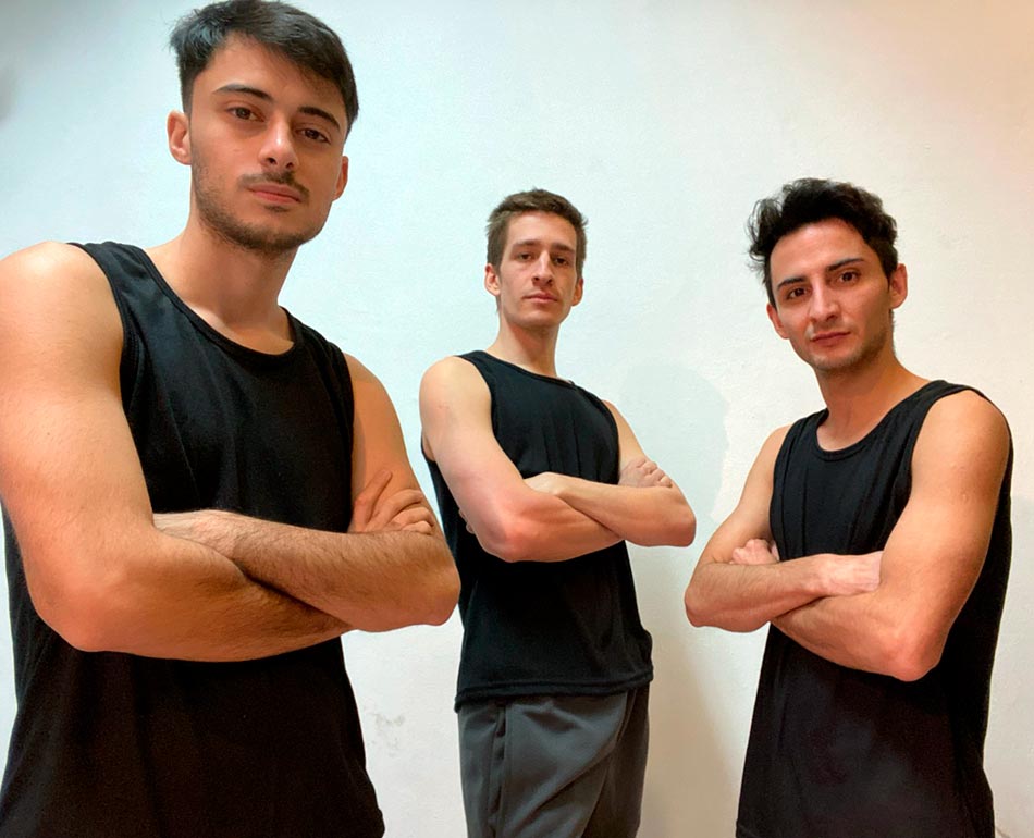 1. Los actores infelices es una performance biodramatica de tres jovenes actores. – credito Prensopolis Cristian Dominguez