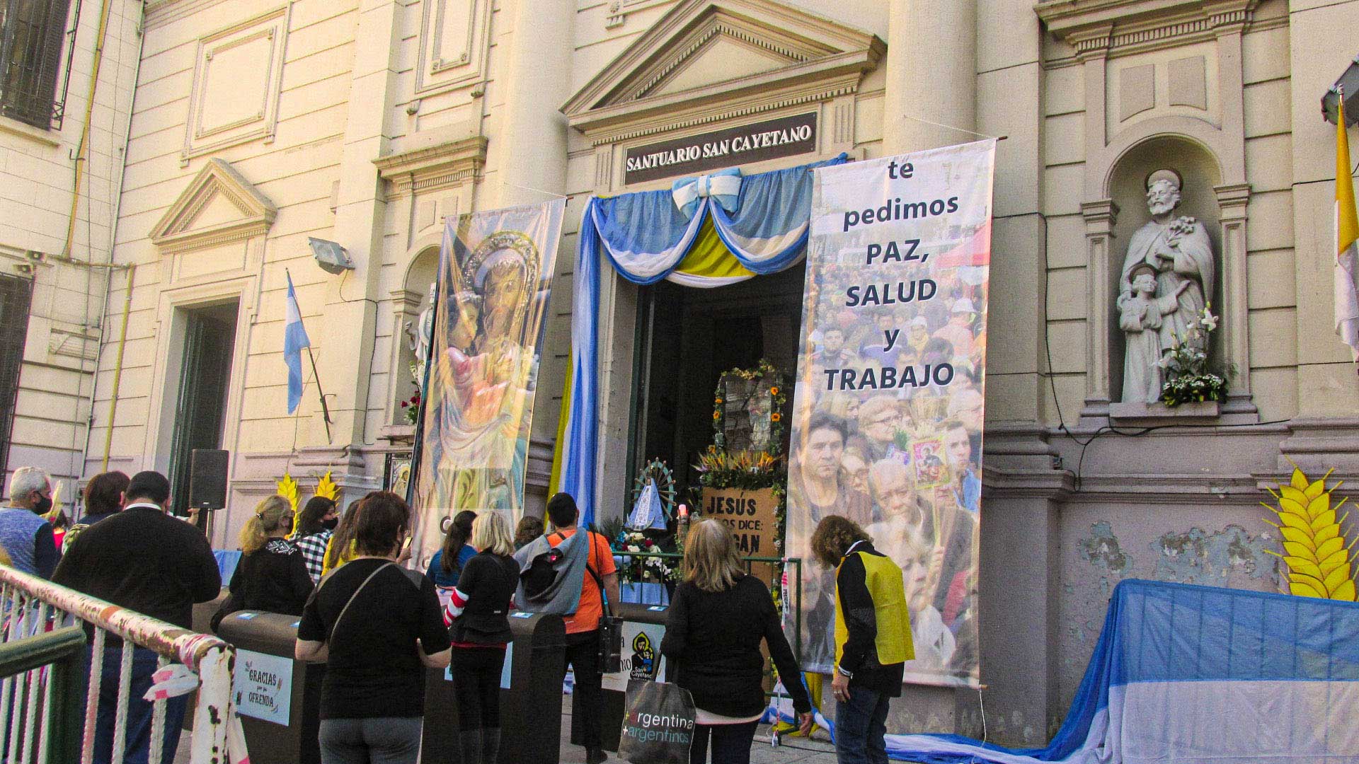 Frente Santuario San Cayetano