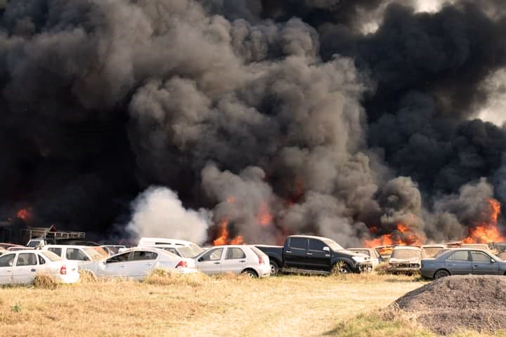 Foto 3 Torres de humo contaminaron Resistencia y la Ciudad de Corrientes. Credito Fabian Sosa Bruno Zamparo
