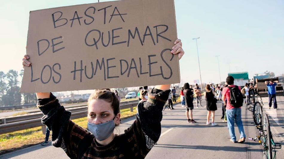 Movilización en contra de la quema de humedales