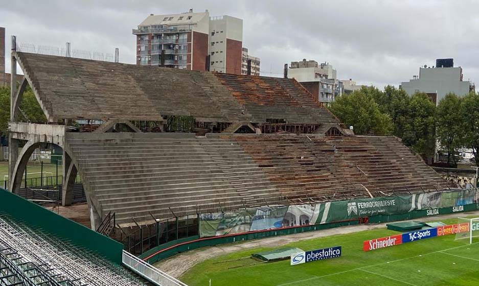 Derrumbe de una tribuna en la cancha del Club Ferro Carril Oeste