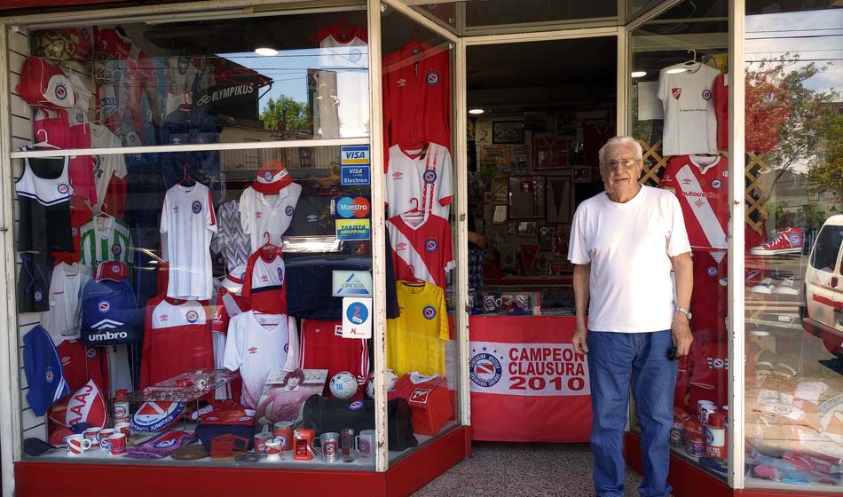 CARRUSEL9 Maradona el primer cumpleanos sin el 10 visitamos La Paternal Lucas Carballo Creditos Facundo Garcia