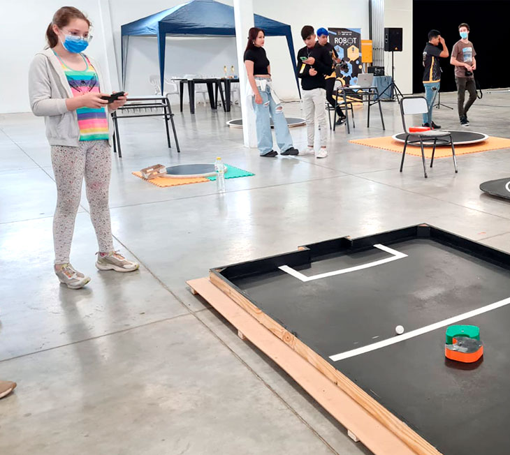 Chaco se une a la robótica 2 Canchita de Futbol con el publico como gran DT. Creditos Bruno Zamparo