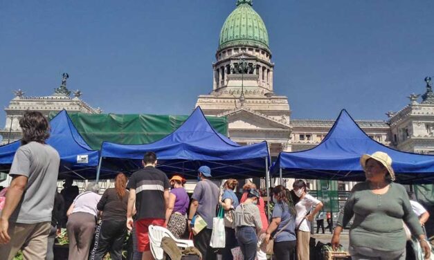 Continúa el acampe de la Unión de Trabajadores de la Tierra