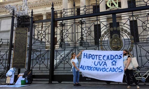 Movilización en Congreso en contra de los créditos UVA