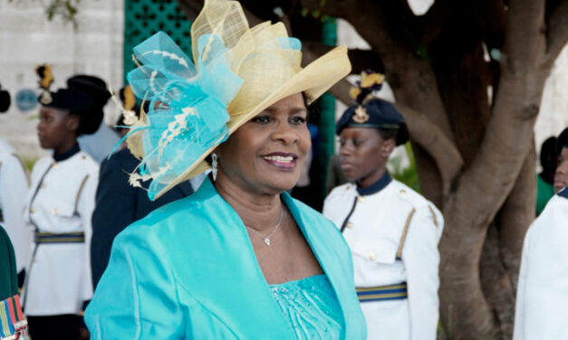 Barbados rompe con la Corona Británica y se convierte en una República