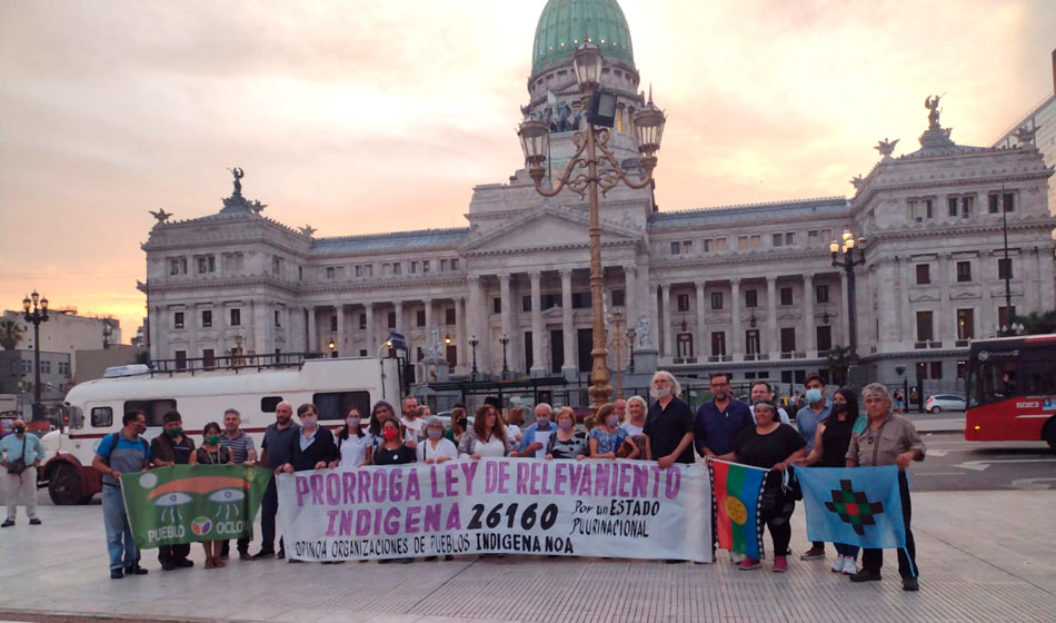 Abrazo simbolico de las comunidades indigenas al Congreso GRISEL GONZALEZ