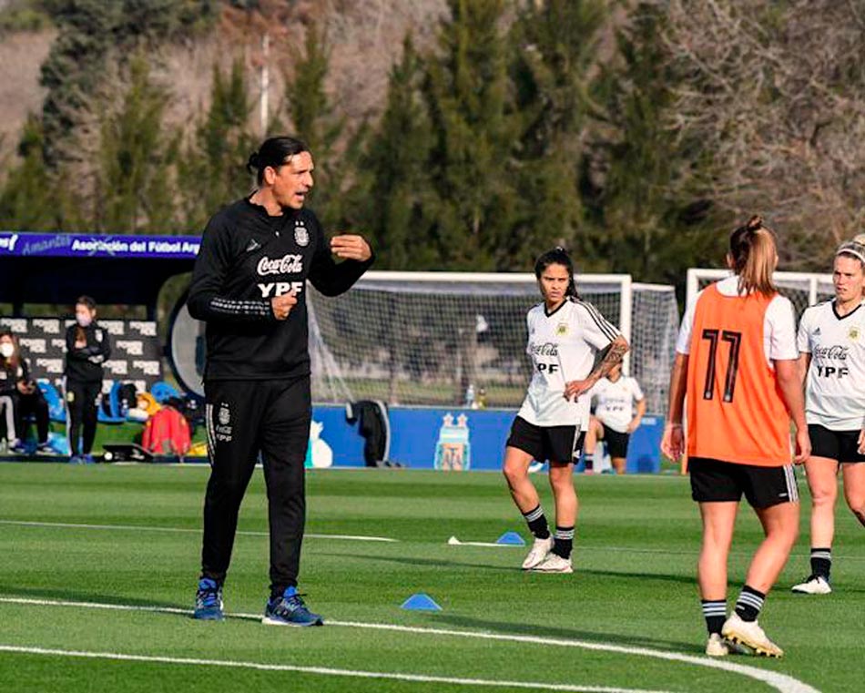 CUERPO Previa de los amistosos de la seleccion argentina de futbol femenino por Ecuador Ariel Mc Grath Fuente Yahoo deportes