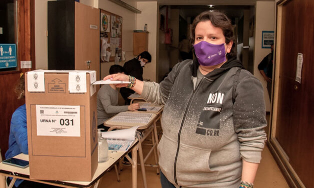 Ushuaia: Shanik Lucián Sosa Battisti votó con su DNI no binario