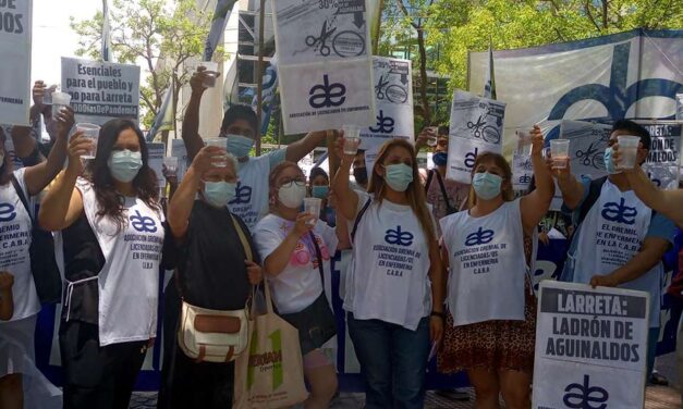 La Asociación de Licenciados en Enfermería realizó una marcha frente a la Jefatura de Gobierno en CABA