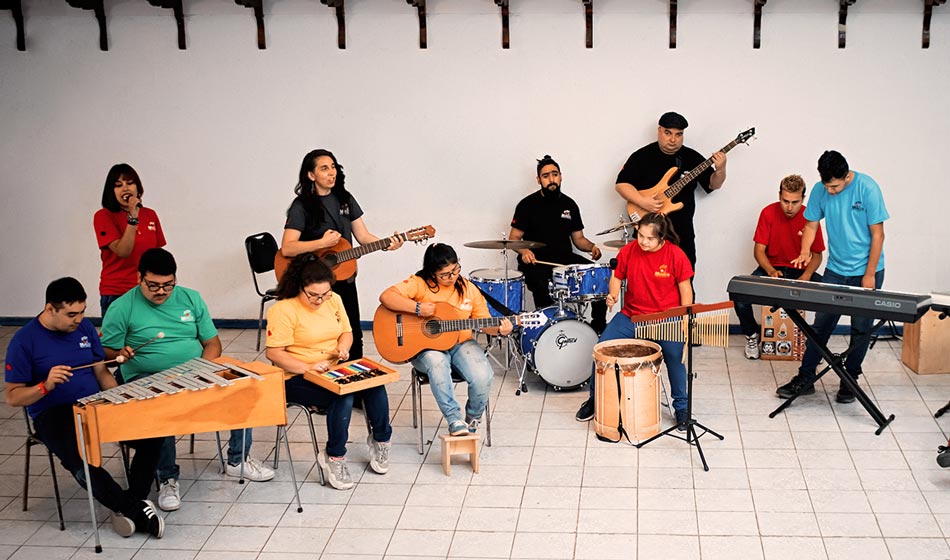 3 El musico Hugo Navarro lanzara su propia plataforma para el dictado de cursos