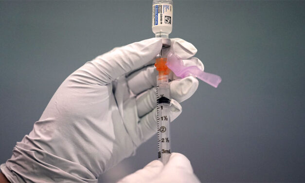 Pfizer anunció que para marzo tendrá una vacuna contra Ómicron