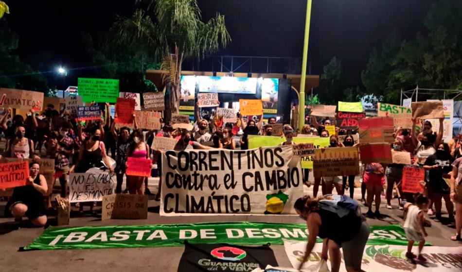 Foto 2 Ante la presencia de les manifestantes hubo un importante despliegue de seguridad. Credito el litoral Sebastian Molina