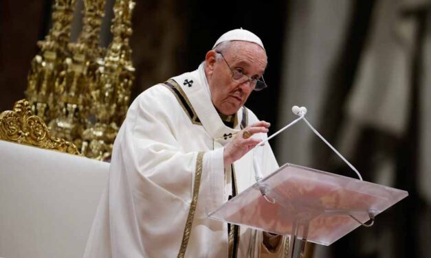 Papa Francisco: “Nos hemos obsesionado con lo que comeremos o lo que vestiremos”
