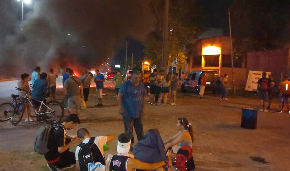 Berazategui: repudio al intendente por una ola de despidos en la Municipalidad 2 WhatsApp Image 2022 01 03 at 09.29