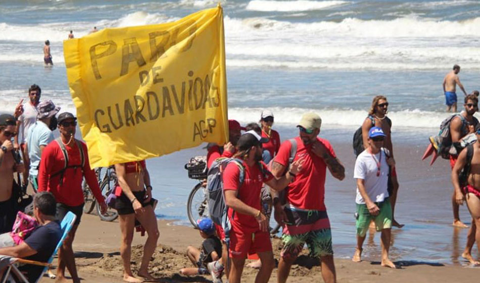 Pinamar: paro total del servicio de guardavidas | Nota al Pie | Noticias en contexto