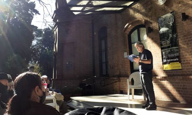 Juan Botana: el escritor que reúne en un festival a entusiastas por la poesía