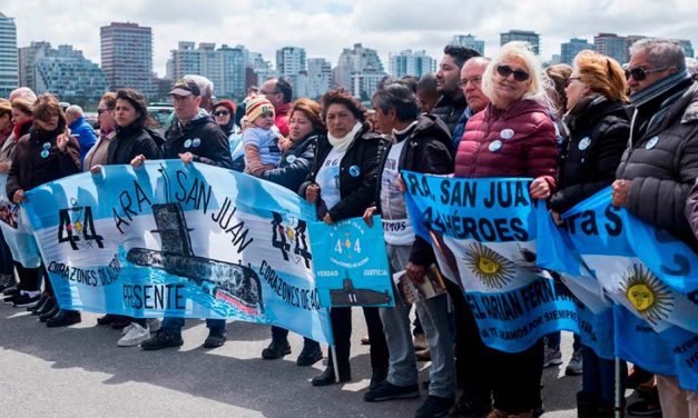 Familiares de submarinistas del ARA San Juan se oponen a que Macri viaje a Uruguay