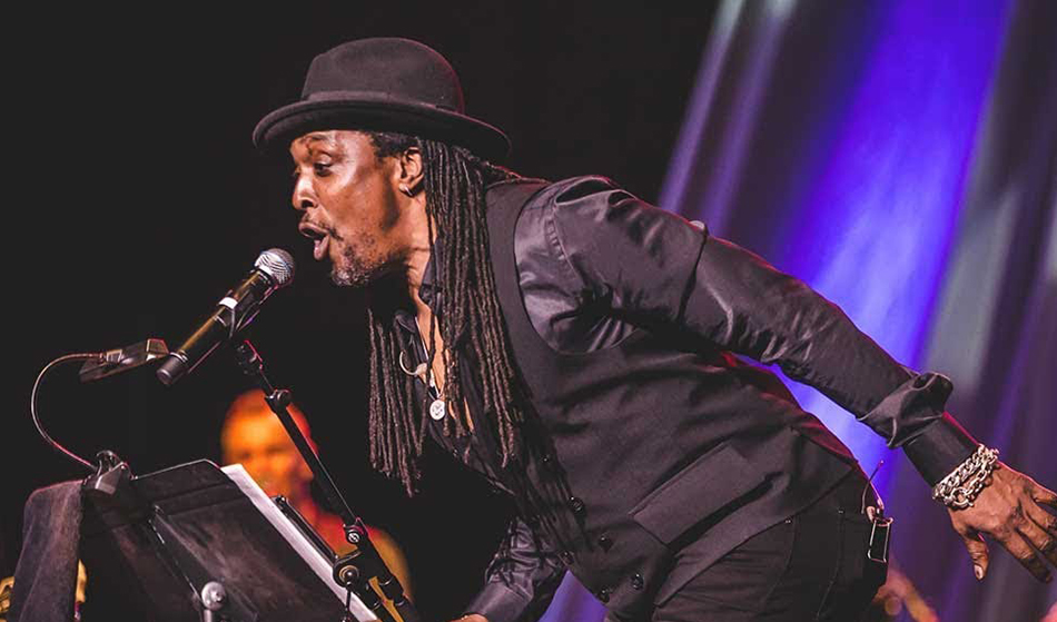 Bernard Fowler, tango en inglés