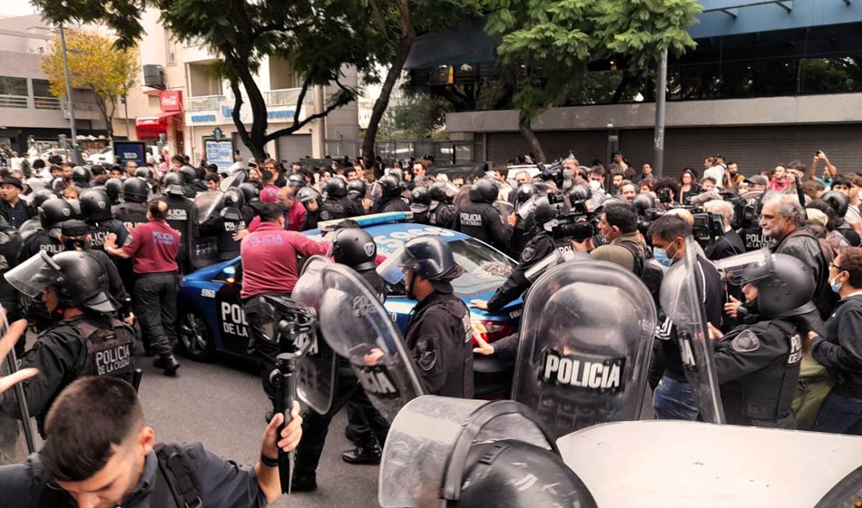Represión frente al INCAA: ¿cuáles son los reclamos? 2 INCAA