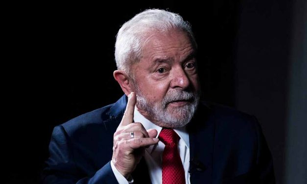 Lula lidera las encuestas, pero Bolsonaro se le acerca
