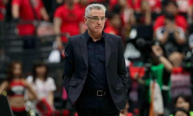 Julio Lamas se retira de la dirección técnica de básquet
