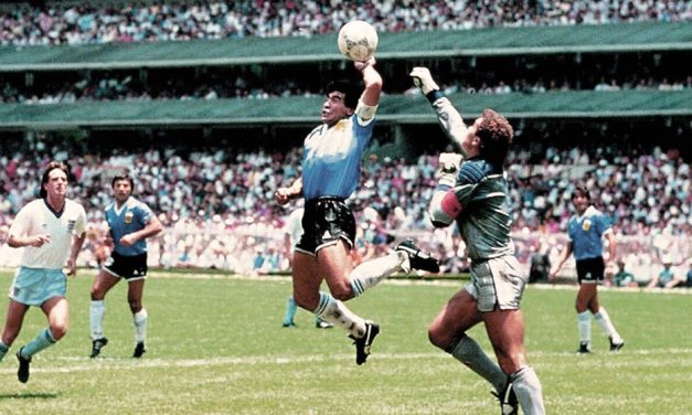 Subastan la camiseta que Diego usó contra Inglaterra en México ‘86