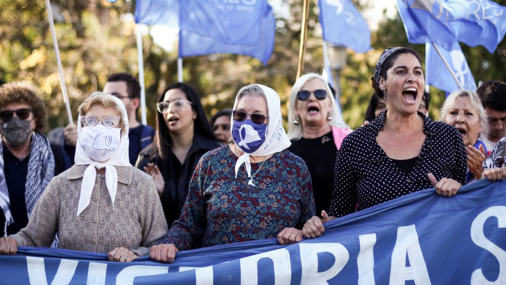 Madres de la Plaza, el pueblo las abraza 3 Madres